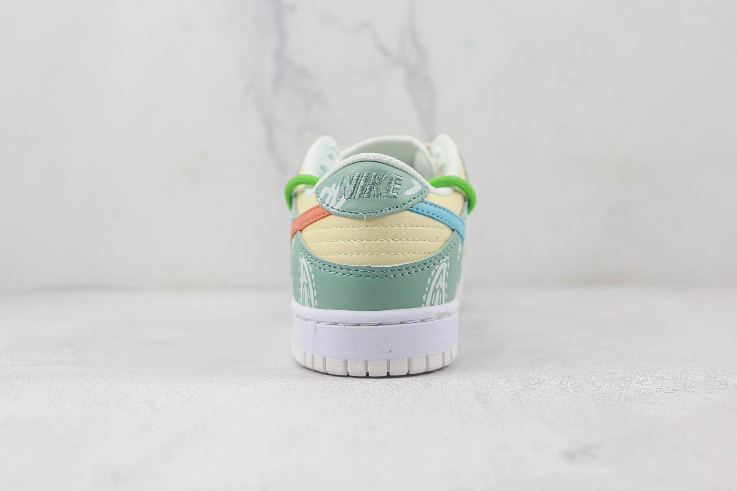 耐克Nike Dunk Low纯原复刻版本低帮DUNK熊猫恶作剧解构草莓腰果花配色板鞋原楦头纸板打造 货号：DH9765-100