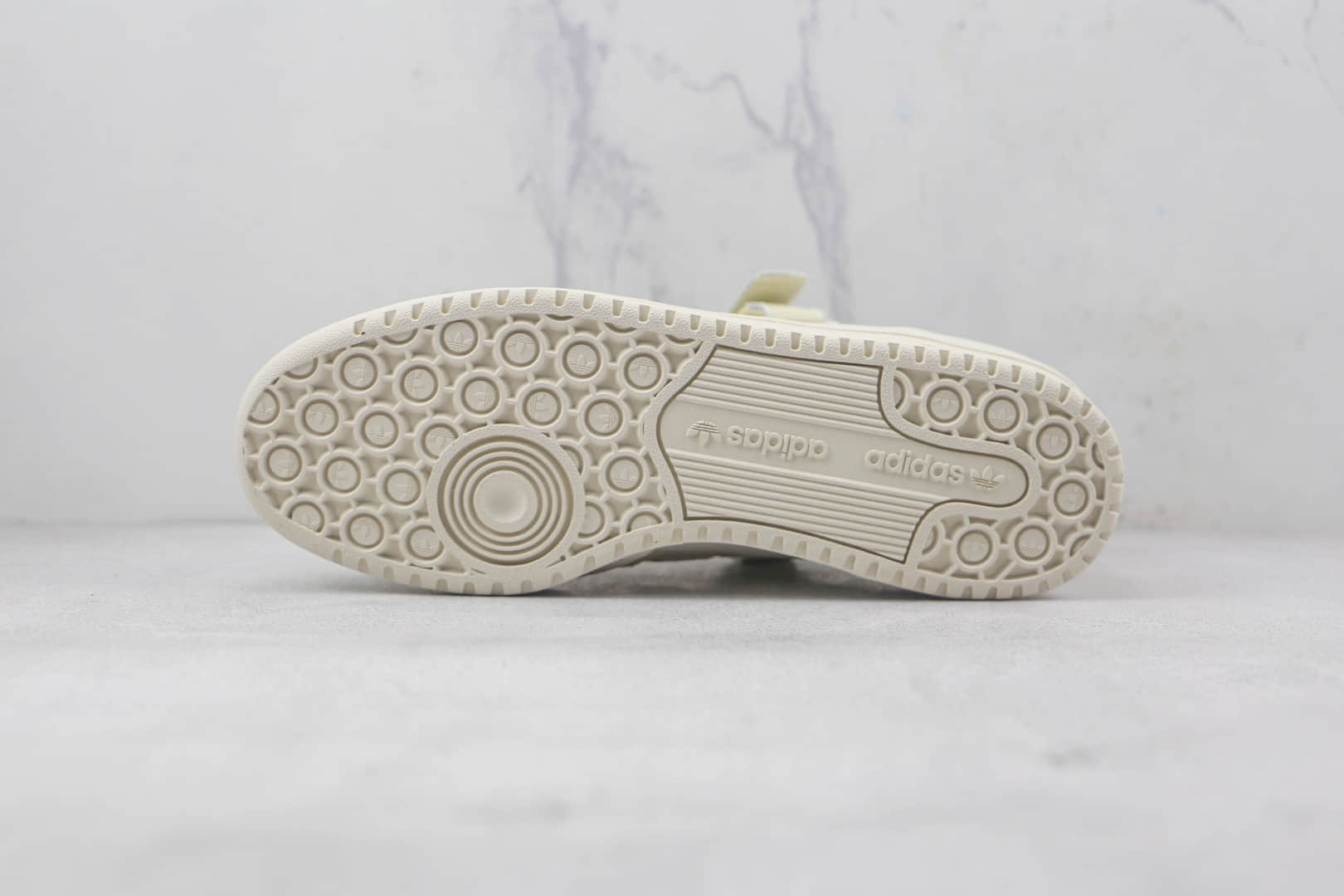 阿迪达斯Adidas originals Forum 84 low莆田纯原复刻Forum84魔术贴复古板鞋原档案数据开发 货号:GV6707