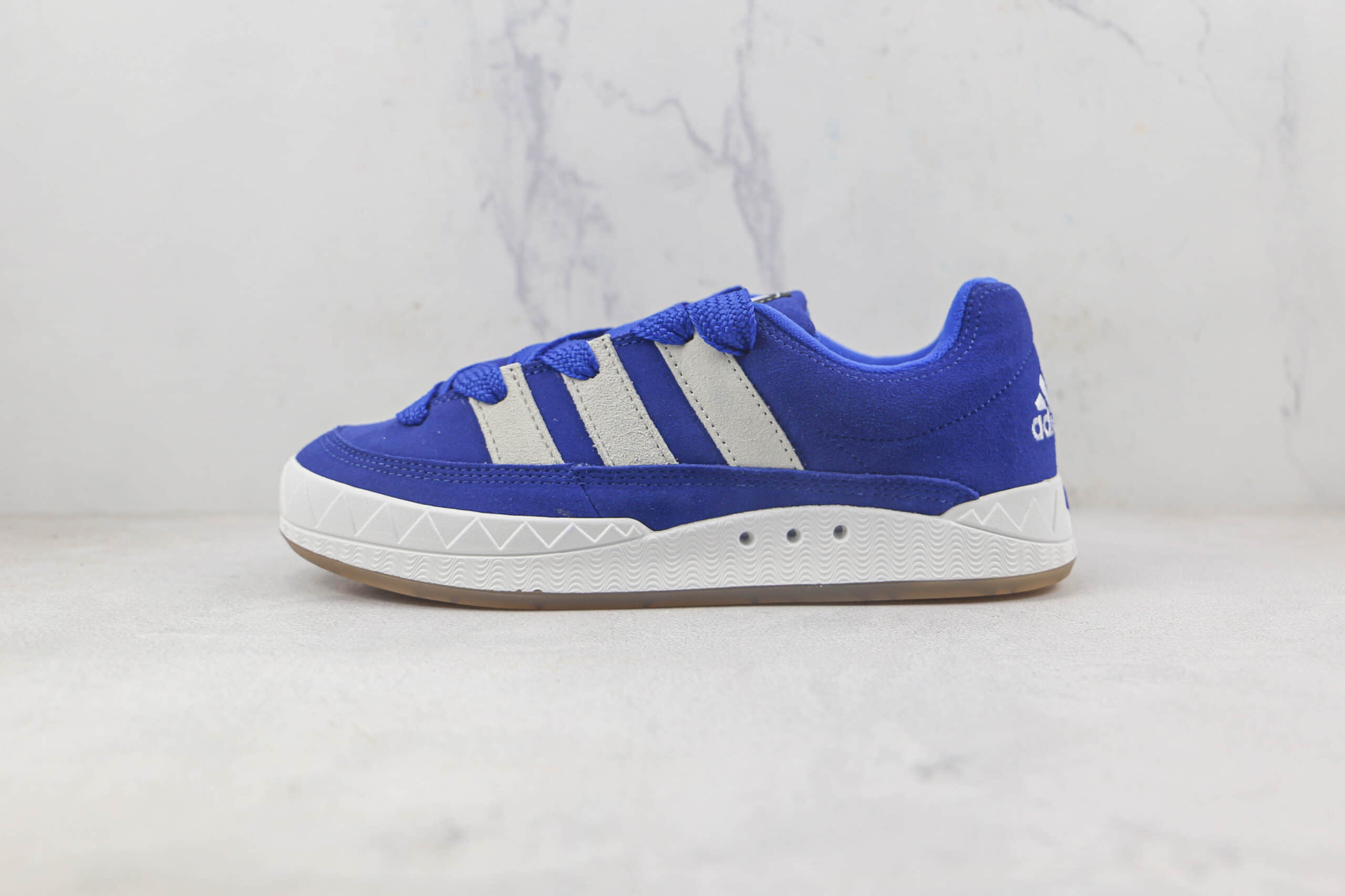 阿迪达斯Adidas ADIMATIC莆田纯原复刻版本ADIMATIC系列蓝白色复古滑板鞋原楦头纸板打造 货号：GZ1828