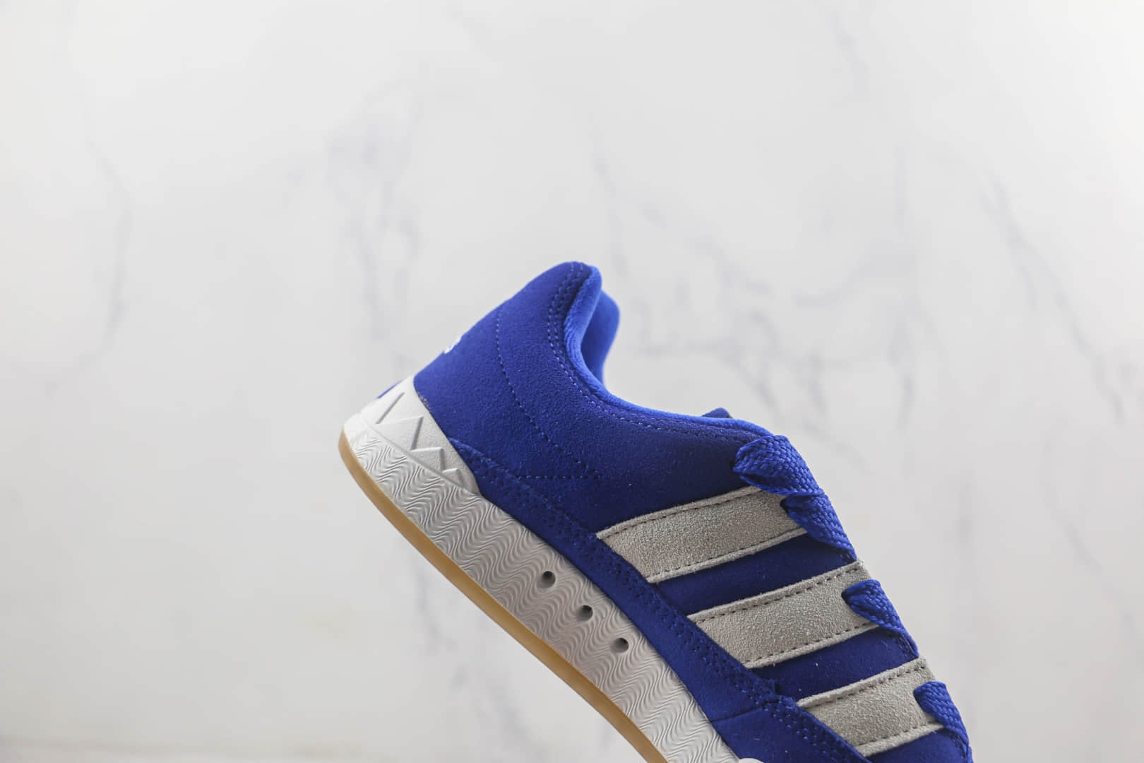 阿迪达斯Adidas ADIMATIC莆田纯原复刻版本ADIMATIC系列蓝白色复古滑板鞋原楦头纸板打造 货号：GZ1828