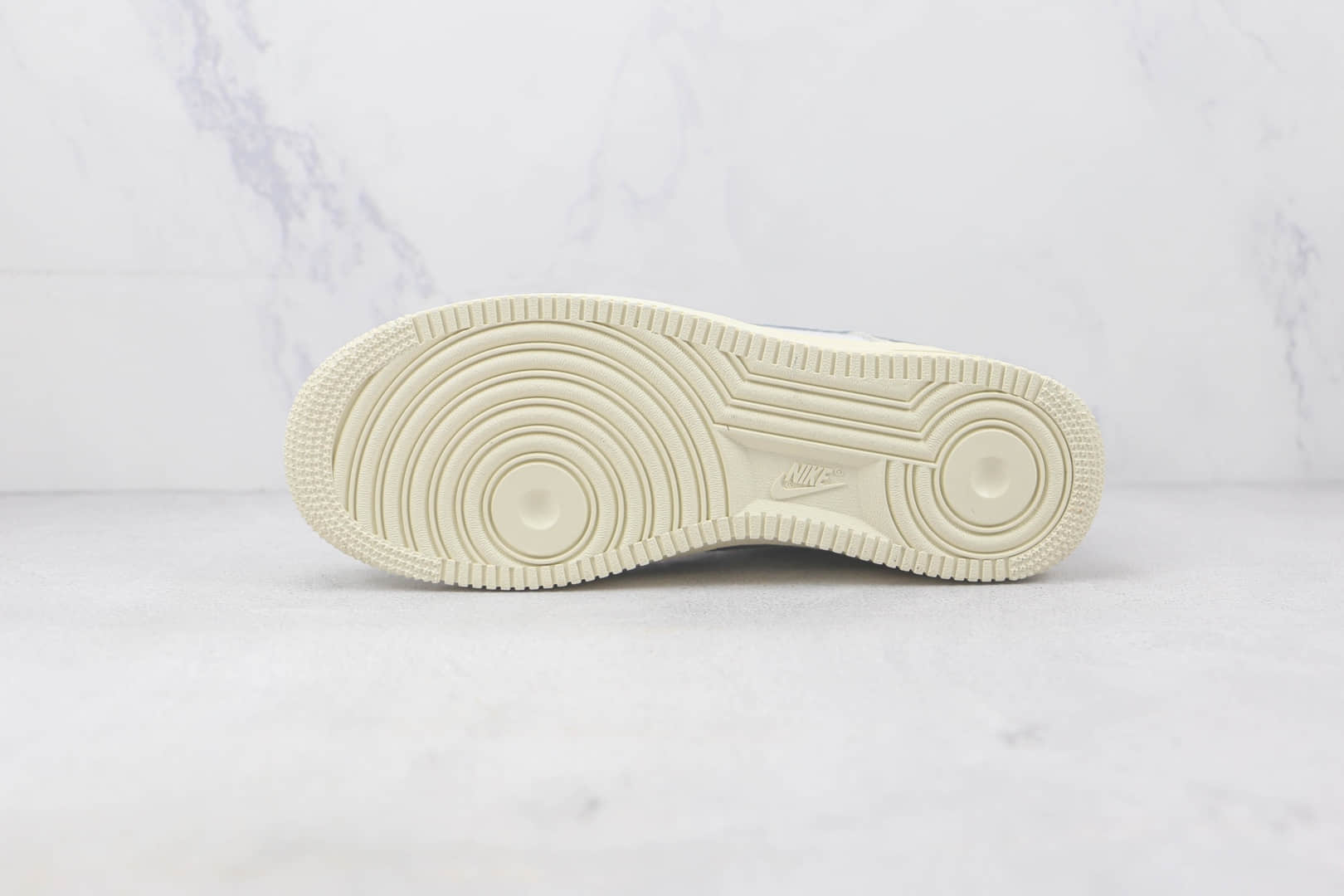 耐克Nike Air Force 1 Low 07莆田纯原复刻版本低帮灰银色空军一号板鞋内置气垫原盒原标 货号:DO9801-100