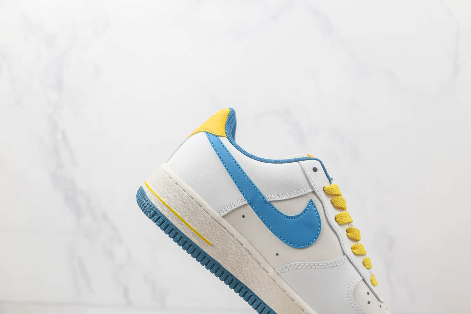 耐克Nike Air Force 1’07莆田纯原复刻版本低帮空军一号AF1白蓝黄板鞋内置气垫 货号：CW3388-203