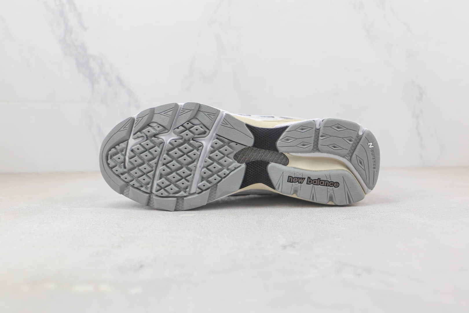 新百伦New Balance 990V3纯原版本NB990白灰色复古慢跑鞋 新百伦NB990复古老爹鞋 货号:M990SC3