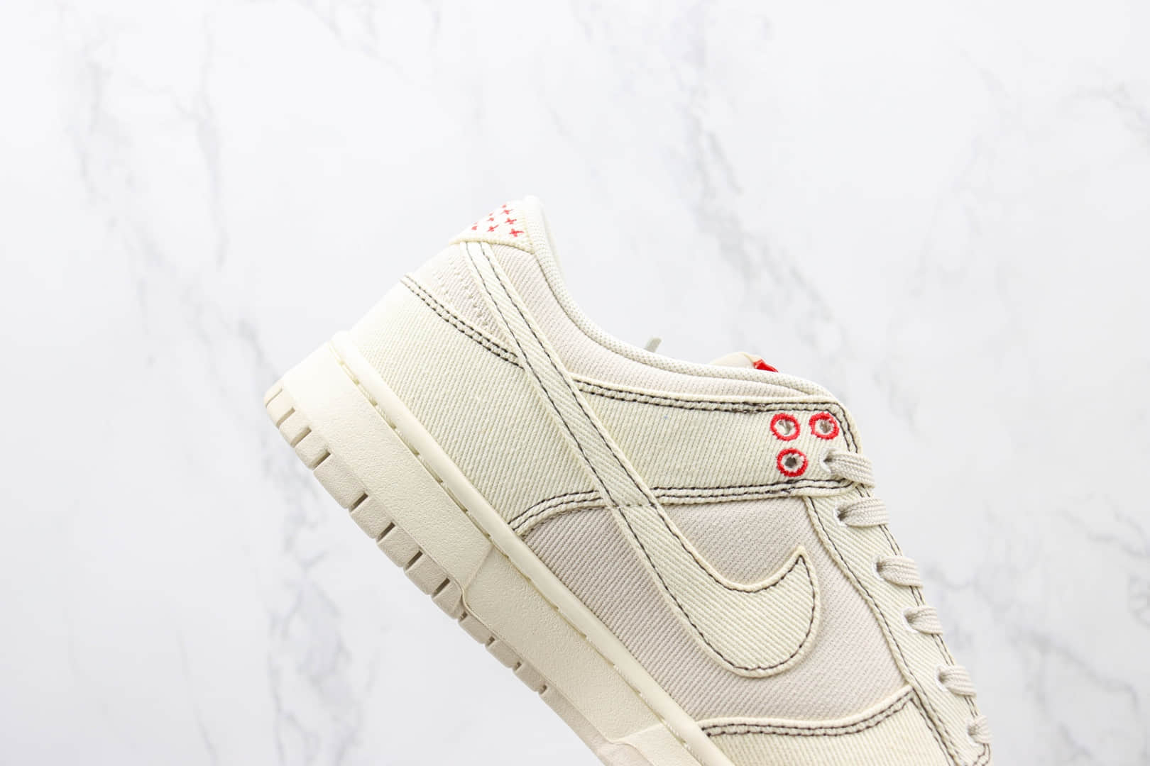 耐克NIKE SB Dunk Low纯原版本低帮SB DUNK单宁布白红色板鞋 莆田天花板DUNK系列 货号：DV0834-100