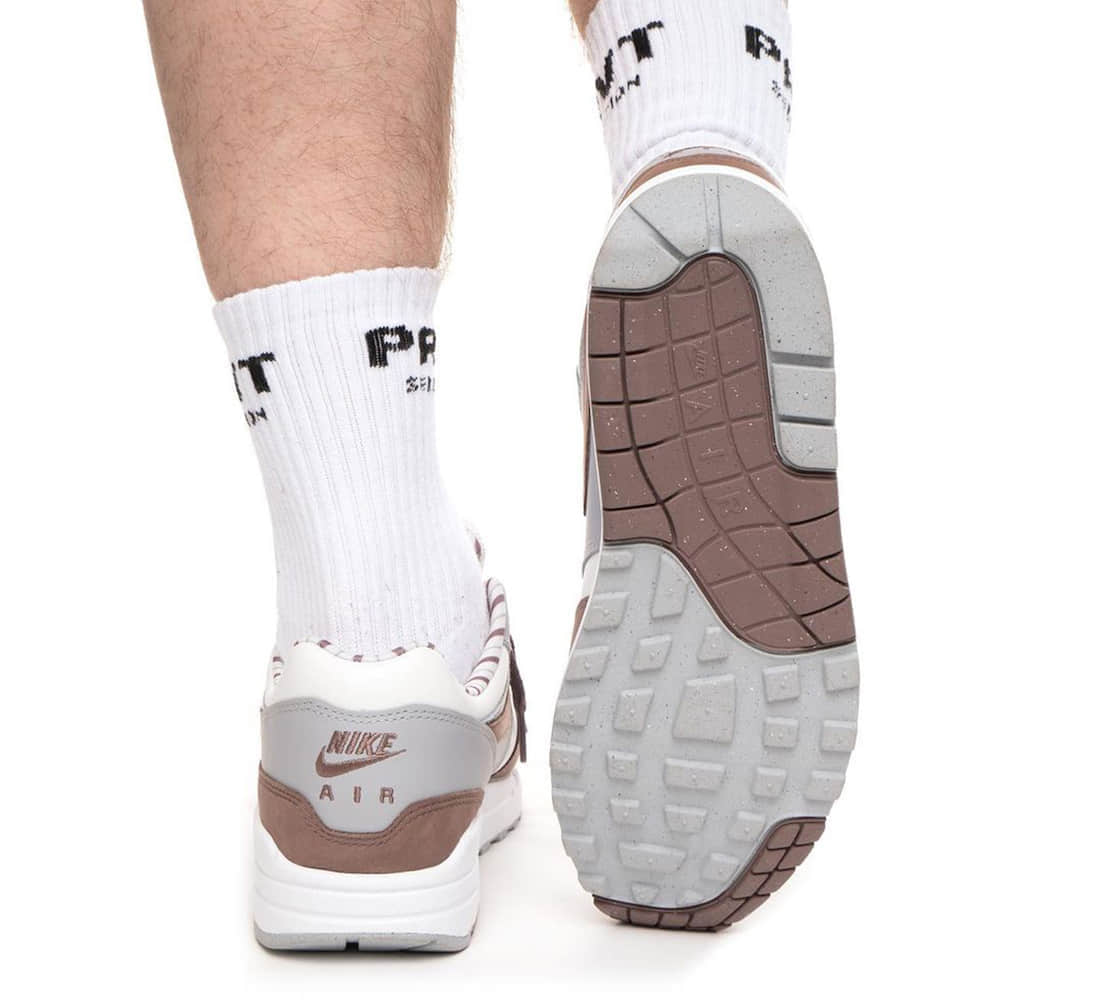 Nike Air Max 1新配色曝光!复古沉稳! 货号:FB8916-100