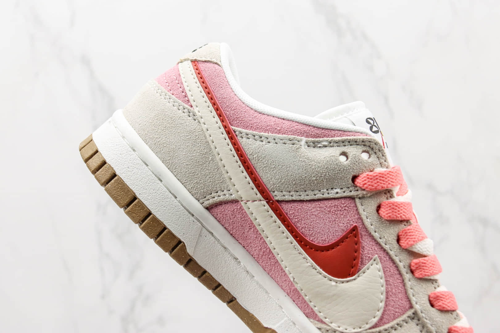 耐克Nike SB Dunk Low SE 85 Double Swoosh Grey Pink Rabbit纯原版本低帮SB DUNK双钩粉红色兔子饼干兔年限定麂皮配色板鞋 天花板DUNK系列板鞋 货号:DO9457-117