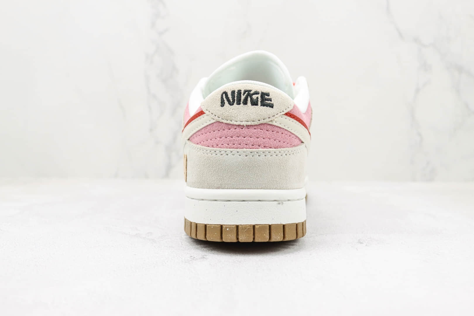 耐克Nike SB Dunk Low SE 85 Double Swoosh Grey Pink Rabbit纯原版本低帮SB DUNK双钩粉红色兔子饼干兔年限定麂皮配色板鞋 天花板DUNK系列板鞋 货号:DO9457-117