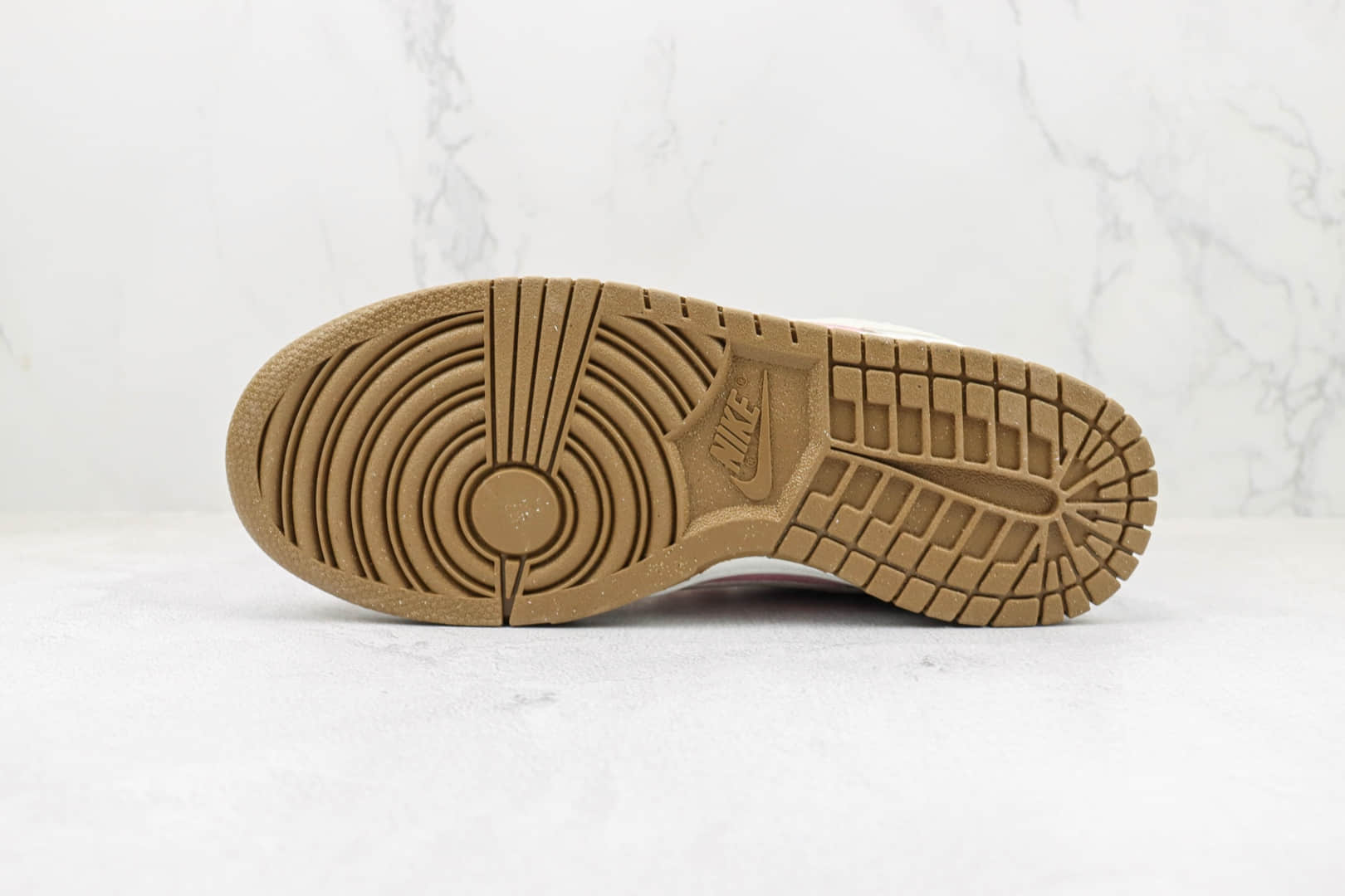 耐克Nike SB Dunk Low SE 85 Double Swoosh Grey Pink Rabbit纯原版本低帮SB DUNK双钩粉红色兔子饼干兔年限定麂皮配色板鞋 天花板DUNK系列板鞋 货号:DO9457-117