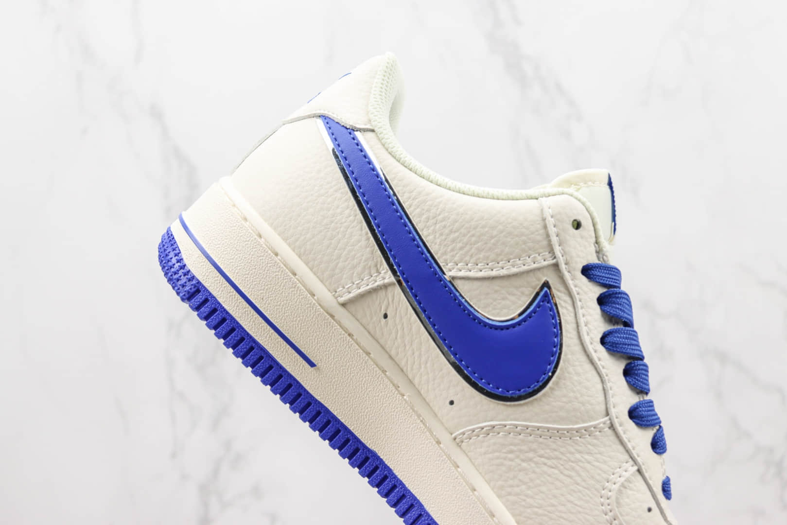 耐克Nike Air Force 1纯原版本低帮空军一号双勾白蓝色英文字母刺绣板鞋 莆田空军一号板鞋货源 货号：BM1996-077