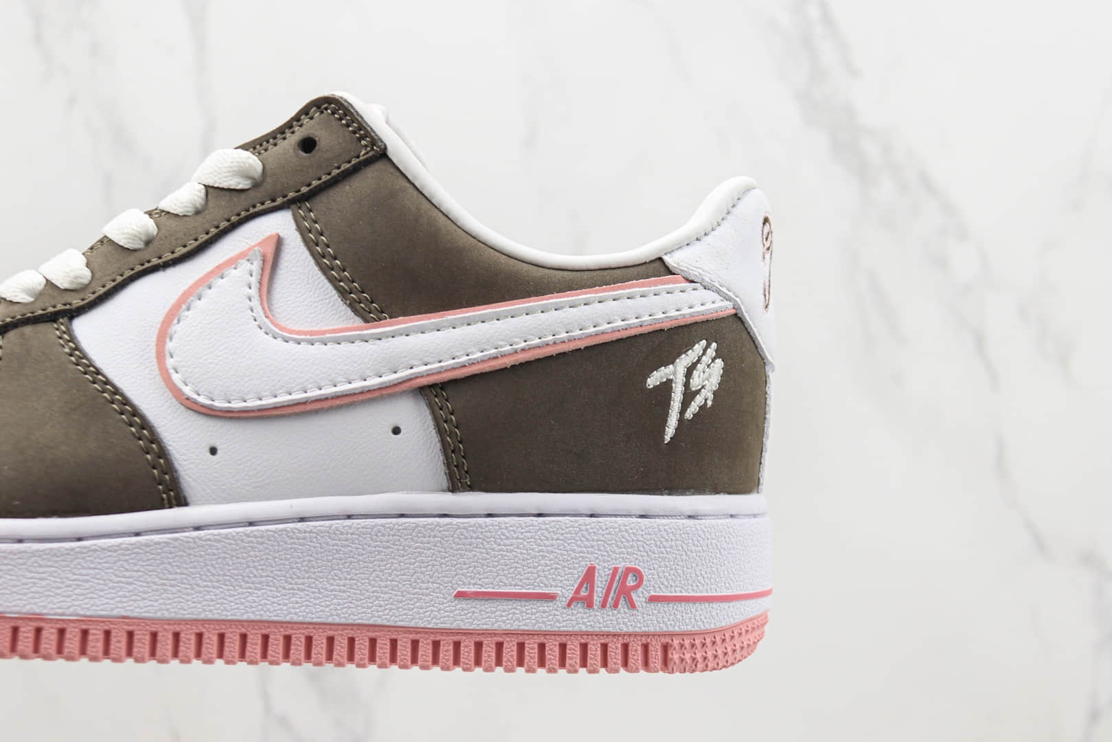 耐克Nike Air Force 1'07 Low纯原版本空军一号AF1白咖粉色TS刺绣板鞋 莆田天花板空军一号系列 货号:CN2405-111
