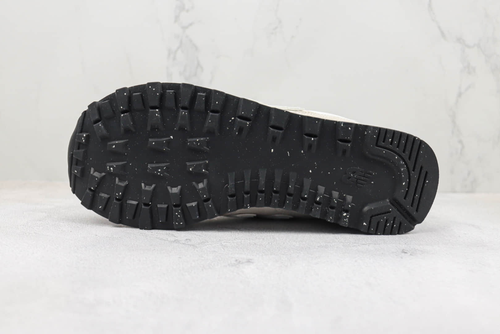 新百伦New Balance 574纯原版本NB574白粉色复古慢跑鞋 莆田新百伦货源 货号:ML574EVW