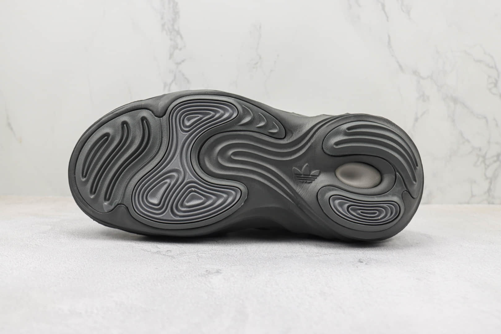 阿迪达斯adidas originals adiFOM Q纯原版本深灰色凉鞋洞洞鞋 莆田阿迪达斯货源 货号:IE7448