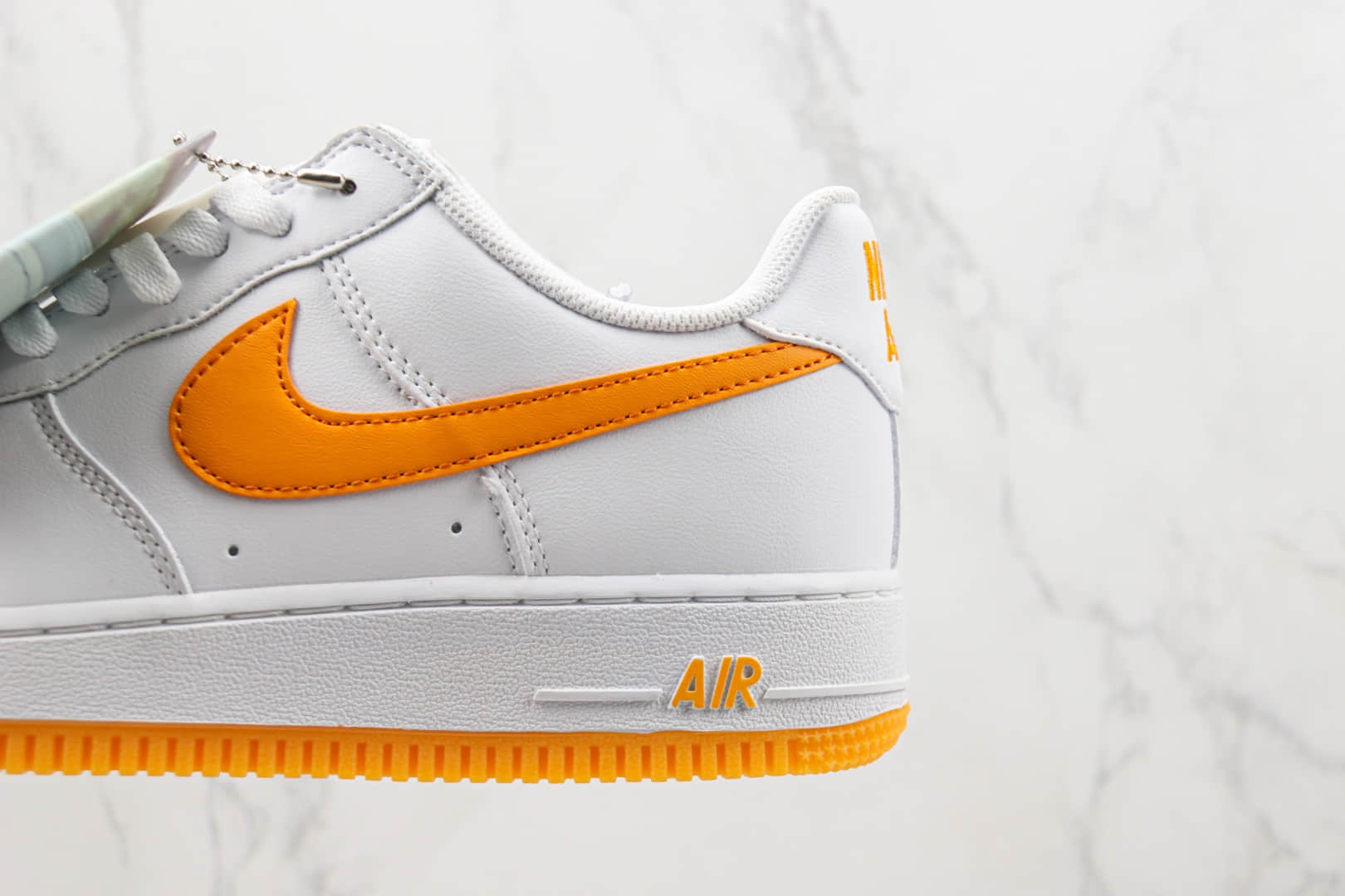 耐克Nike Air Force 1 '07 Low纯原版本低帮AF1空军一号40周年纪念白橙色板鞋 莆田天花板AF1系列 货号：FD7039-100