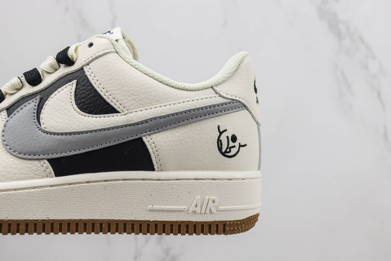 耐克Nike Air Force 1'07 Low纯原版本低帮空军一号黑白熊猫双勾板鞋 莆田天花板AF1系列 货号：CC2569-077