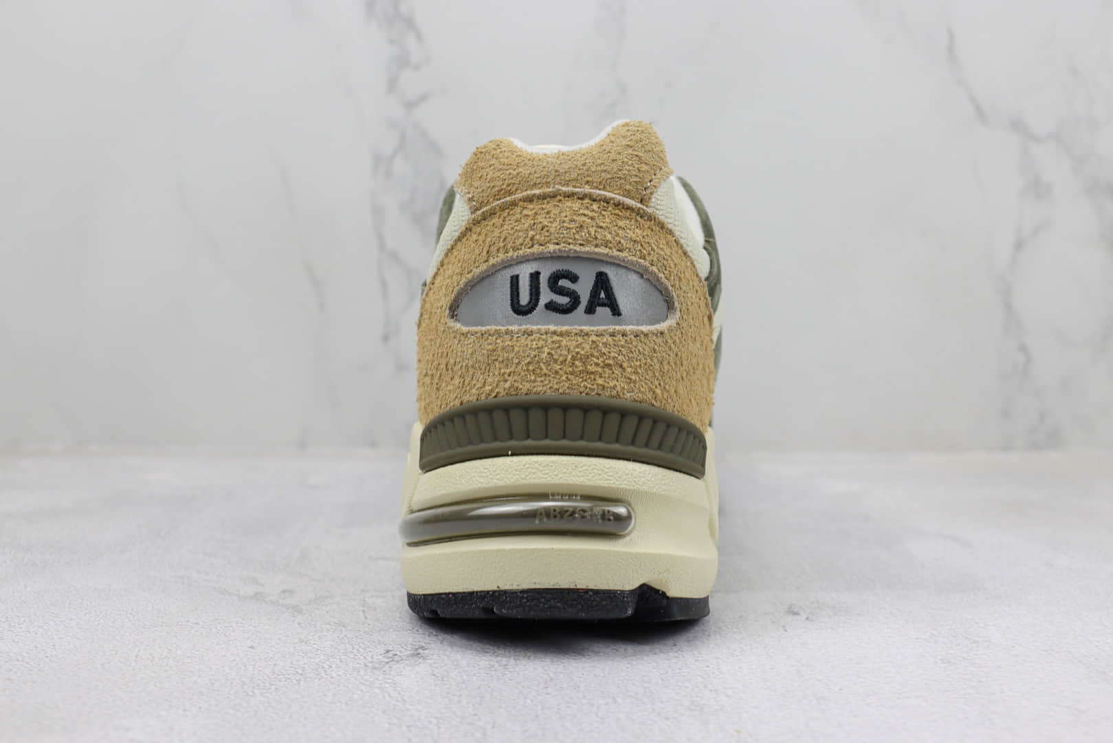 新百伦New Balance 990V2纯原版本美产NB990V2灰棕色复古慢跑鞋 莆田新百伦货源 货号：M990GB2