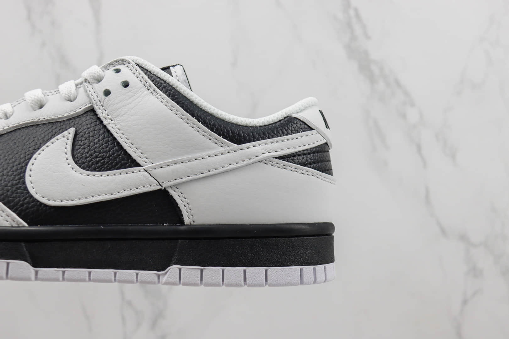 耐克Nike Dunk Low “Reverse Panda”纯原版本低帮Dunk白黑反转熊猫板鞋 莆田天花板Dunk系列 货号:FD9064-011