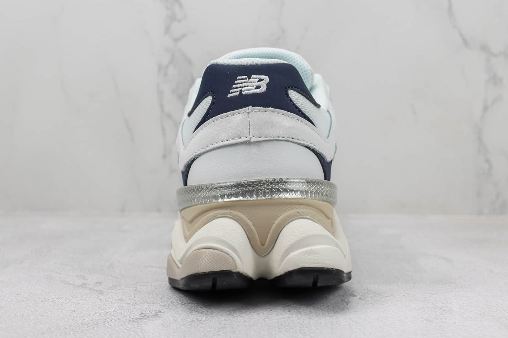 新百伦New Balance 9060纯原版本NB9060白蓝色复古慢跑鞋 莆田复刻新百伦 货号：U9060VNB