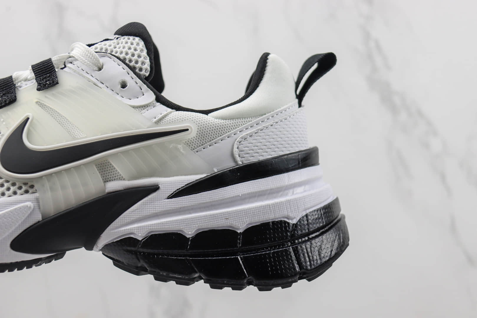 耐克Nike V2K Run Runtekk纯原版本V2K白黑色复古跑鞋 莆田耐克工厂 货号：FD0736-102