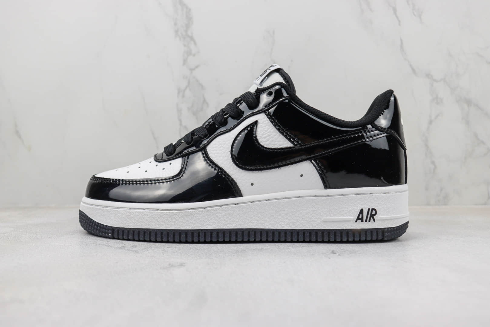 耐克Nike Air Force 1 Low纯原版本空军一号低帮AF1黑白漆皮 莆田耐克货源 货号:HP3658-588