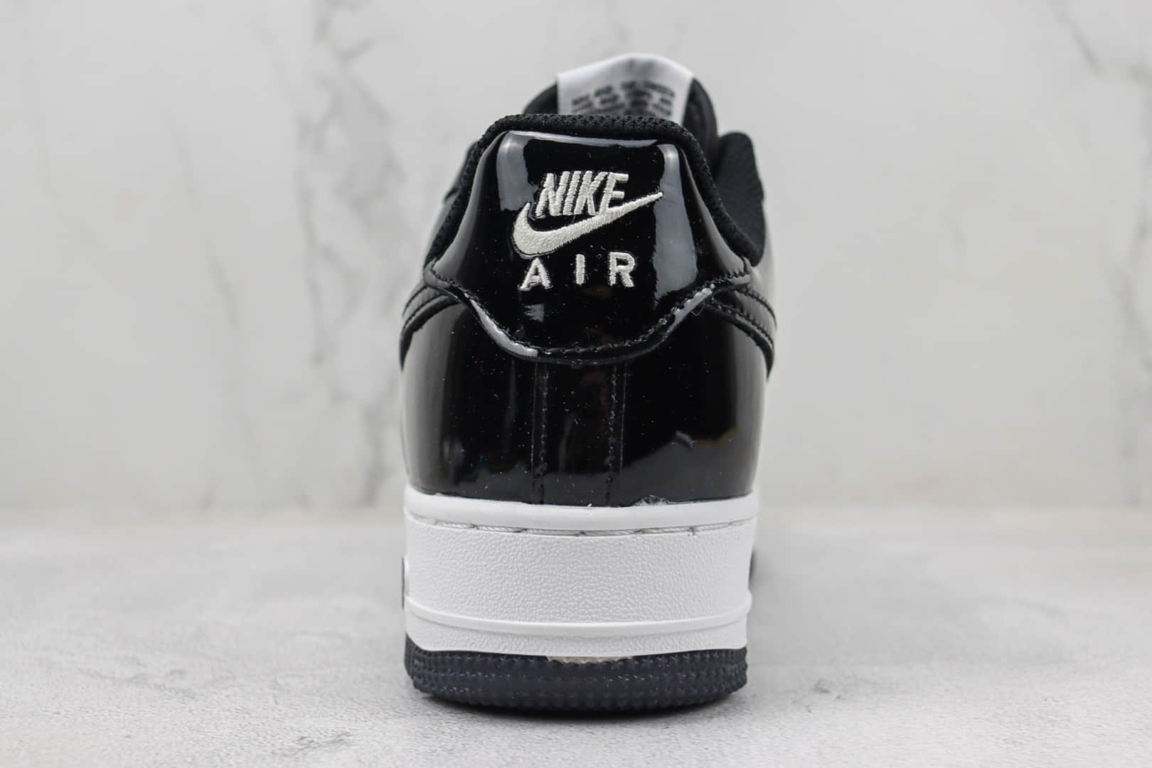 耐克Nike Air Force 1 Low纯原版本空军一号低帮AF1黑白漆皮 莆田耐克货源 货号:HP3658-588