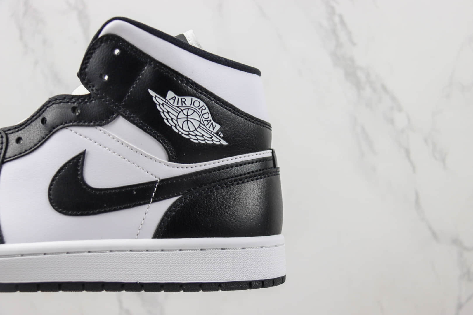 乔丹Air Jordan 1 Mid “Panda”纯原版本中帮AJ1黑白熊猫篮球鞋 莆田AJ货源 货号：DV0991-101
