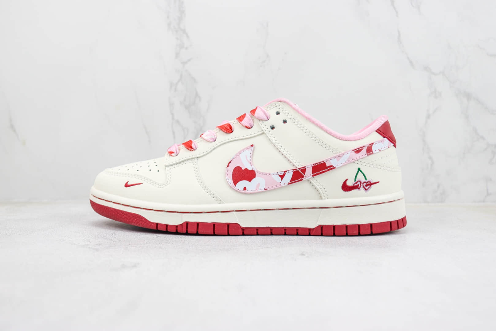 耐克Nike SB Dunk Low纯原版本低帮SB Dunk情人节白红樱桃板鞋 莆田天花板Dunk 货号:FC1688-118