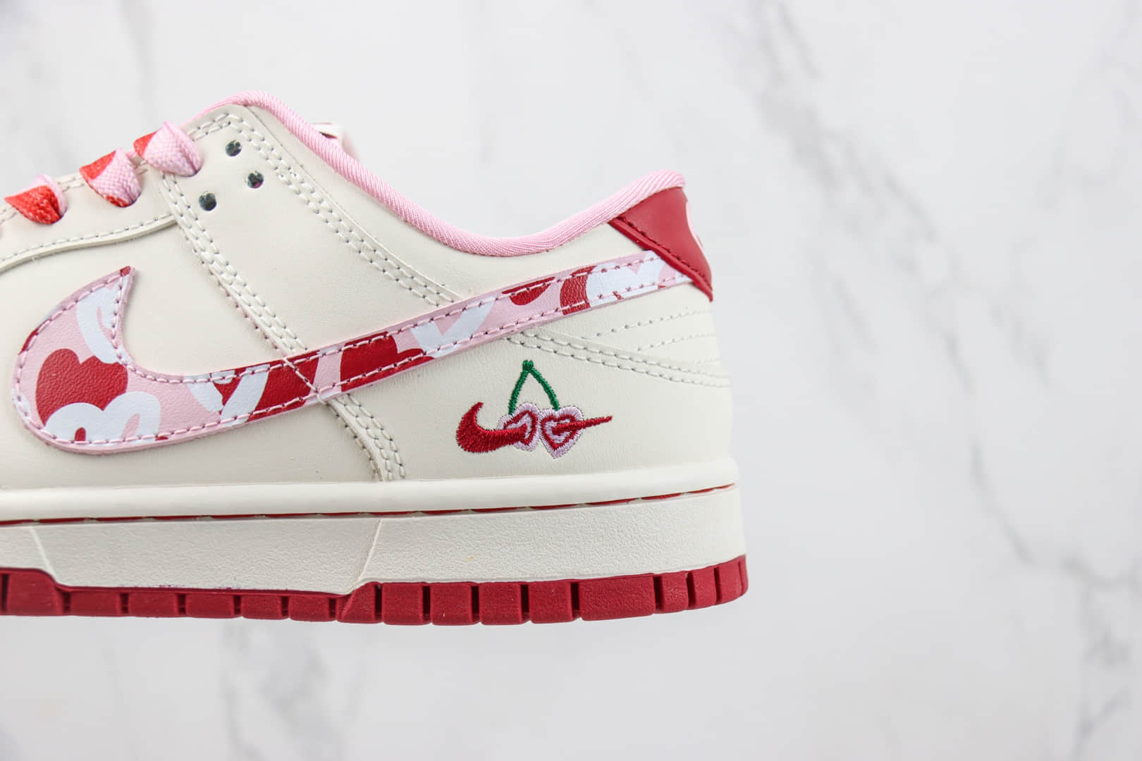 耐克Nike SB Dunk Low纯原版本低帮SB Dunk情人节白红樱桃板鞋 莆田天花板Dunk 货号:FC1688-118