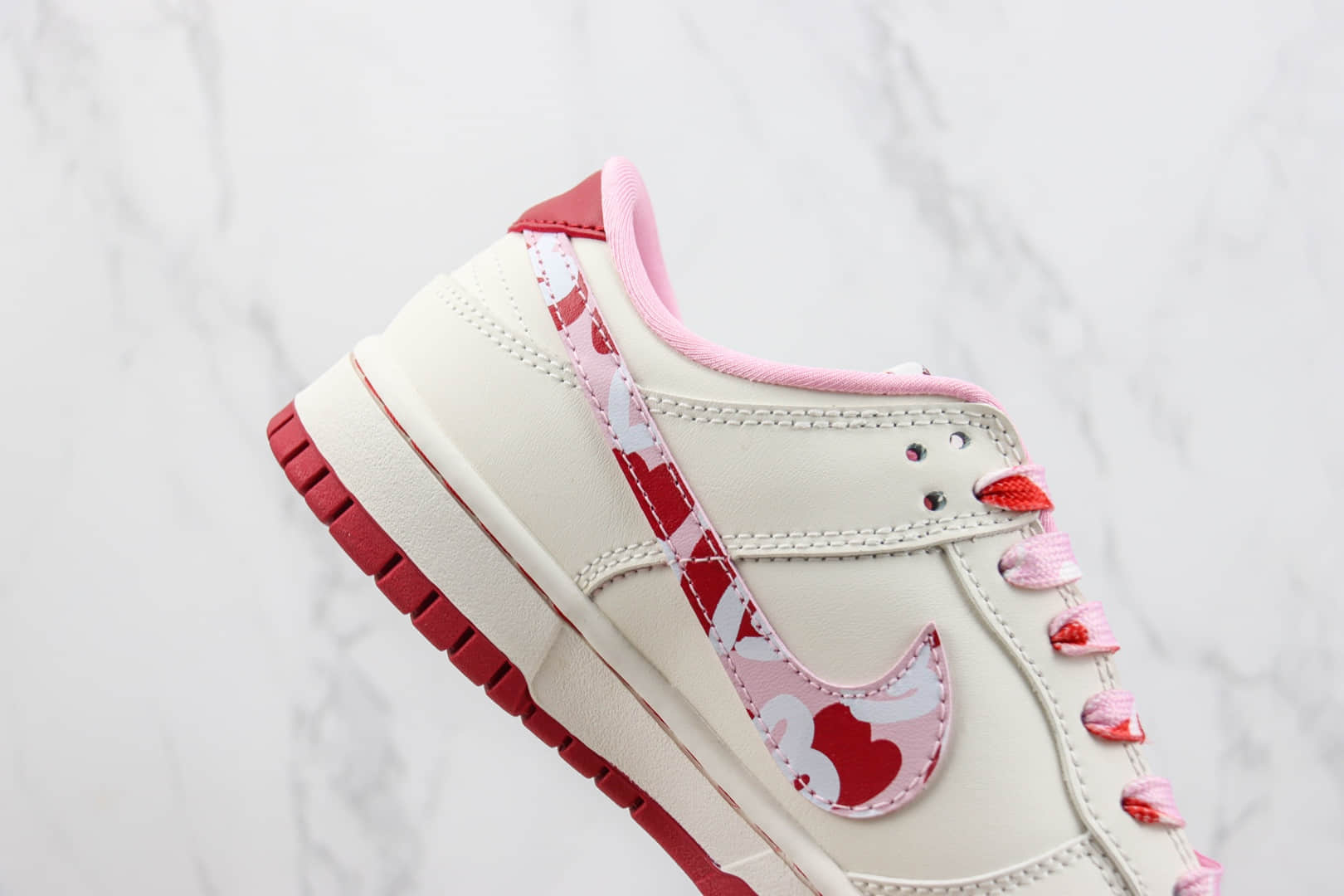 耐克Nike SB Dunk Low纯原版本低帮SB Dunk情人节白红樱桃板鞋 莆田天花板Dunk 货号:FC1688-118