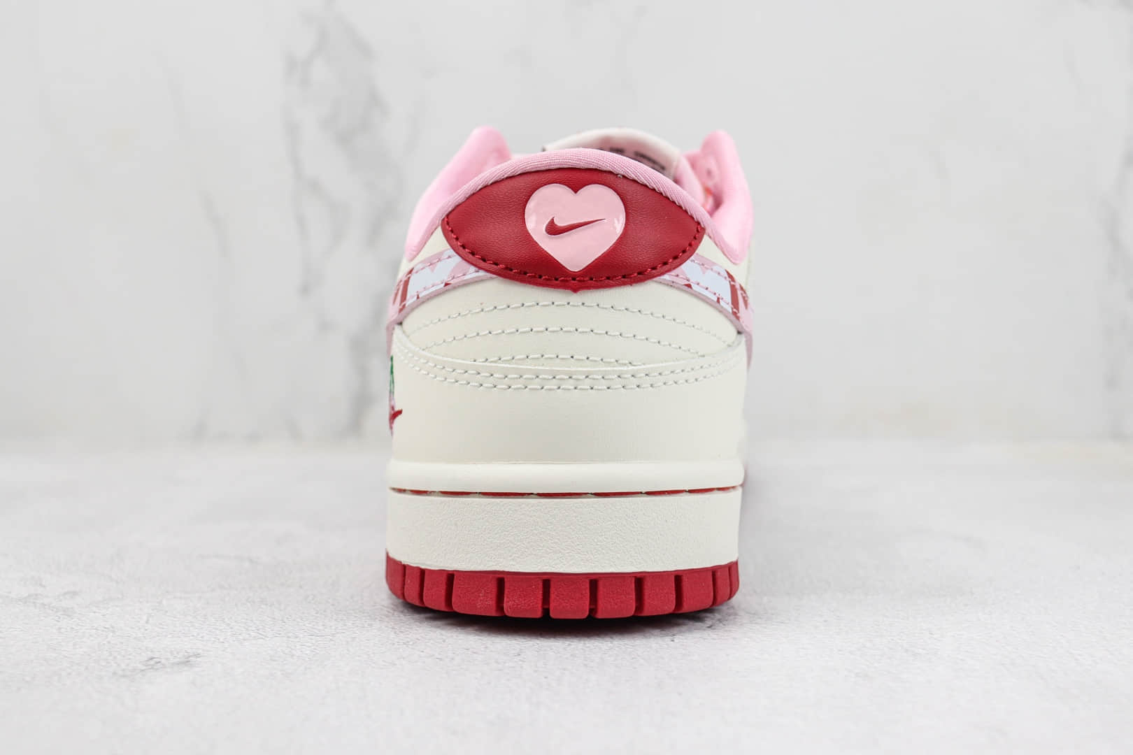 耐克Nike SB Dunk Low纯原版本低帮SB Dunk情人节白红樱桃板鞋 莆田天花板Dunk 货号:FC1688-118