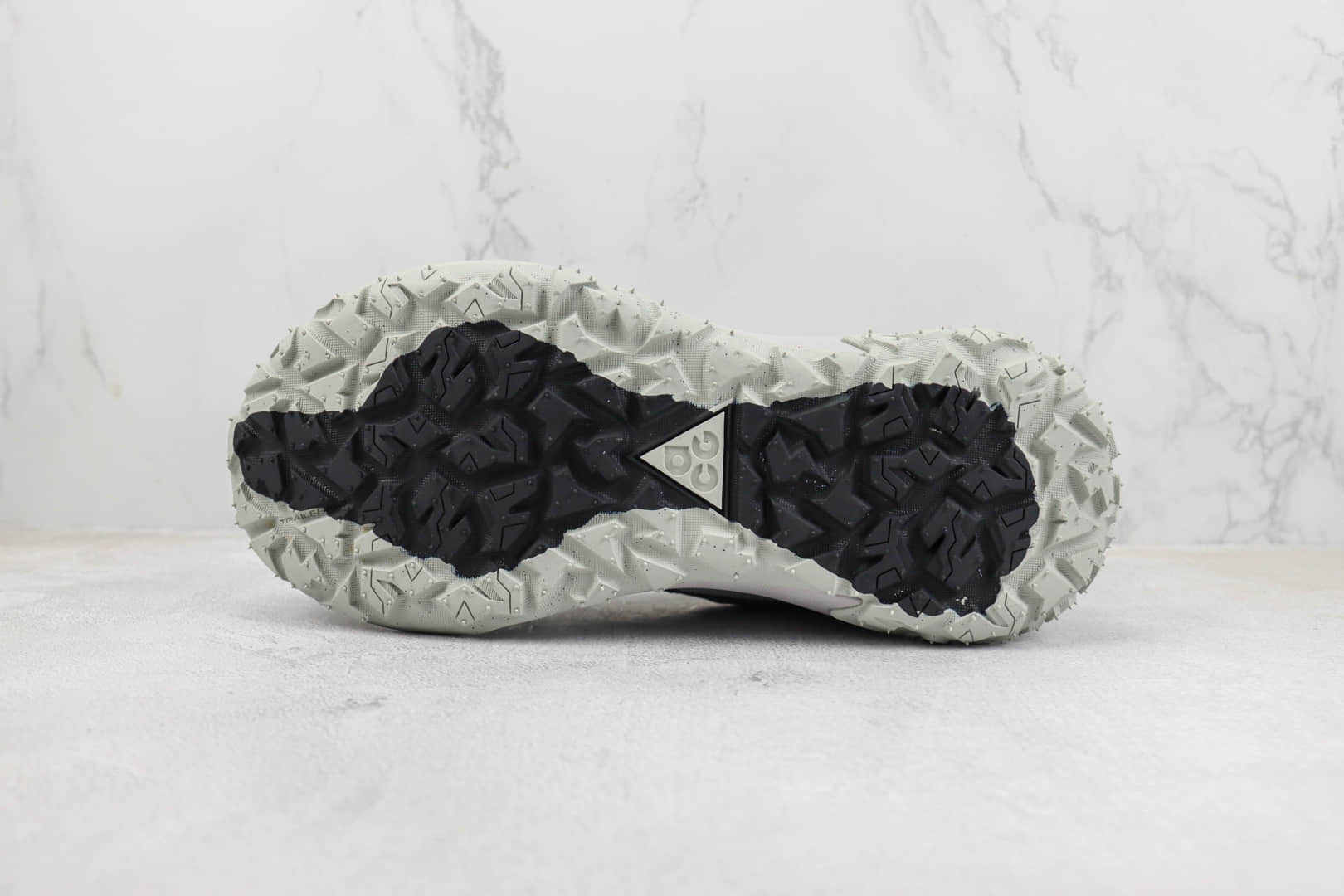 耐克Nike ACG Mountain Fly 2 Low纯原版本山脉2代浅灰色户外登山越野跑鞋 莆田复刻鞋货源 货号：DV7903-003