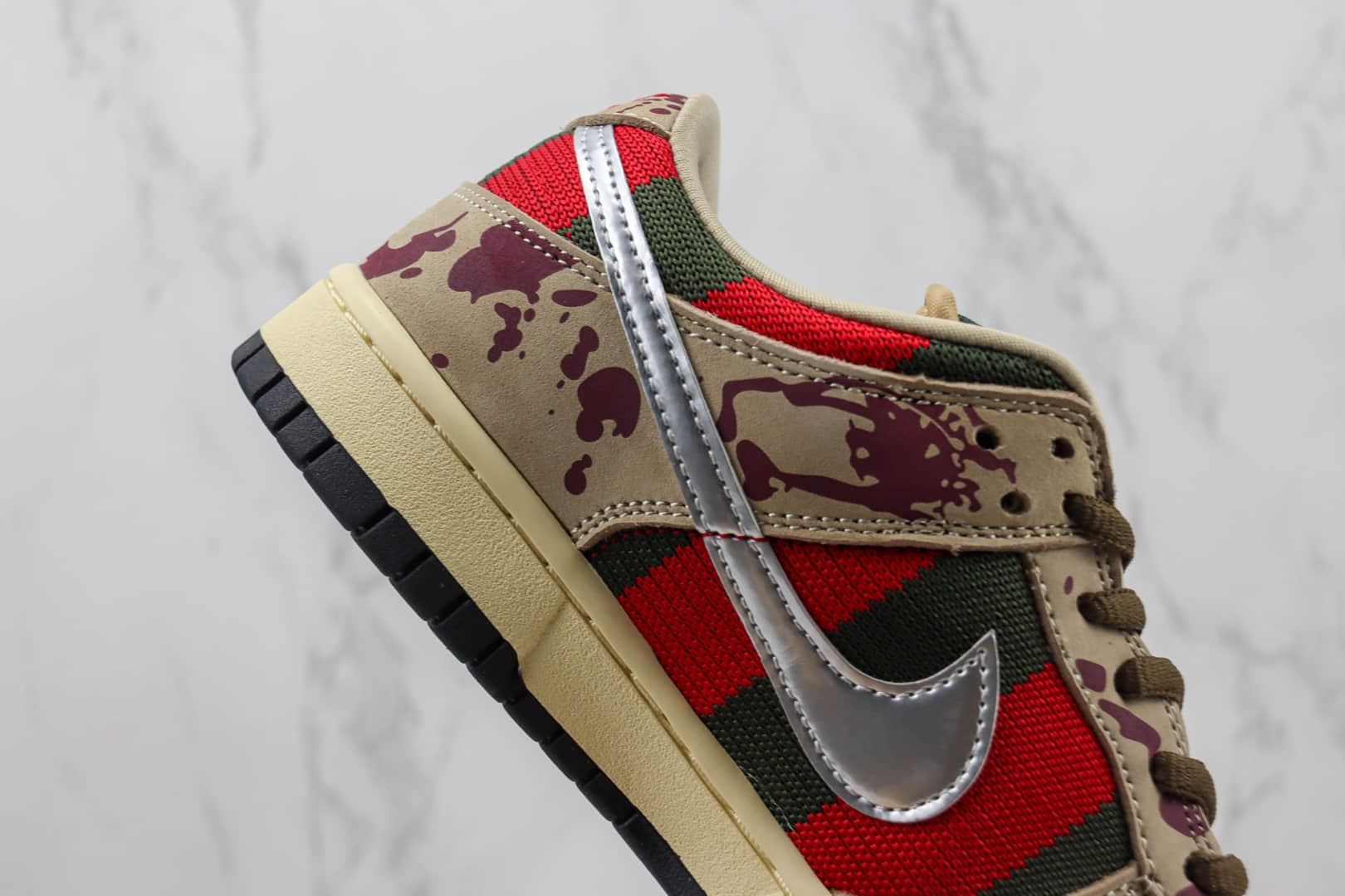 耐克Nike Dunk SB Low“Freddy Krueger”纯原版本低帮SB Dunk猛鬼街灰红板鞋 莆田耐克货源 货号：313170-202