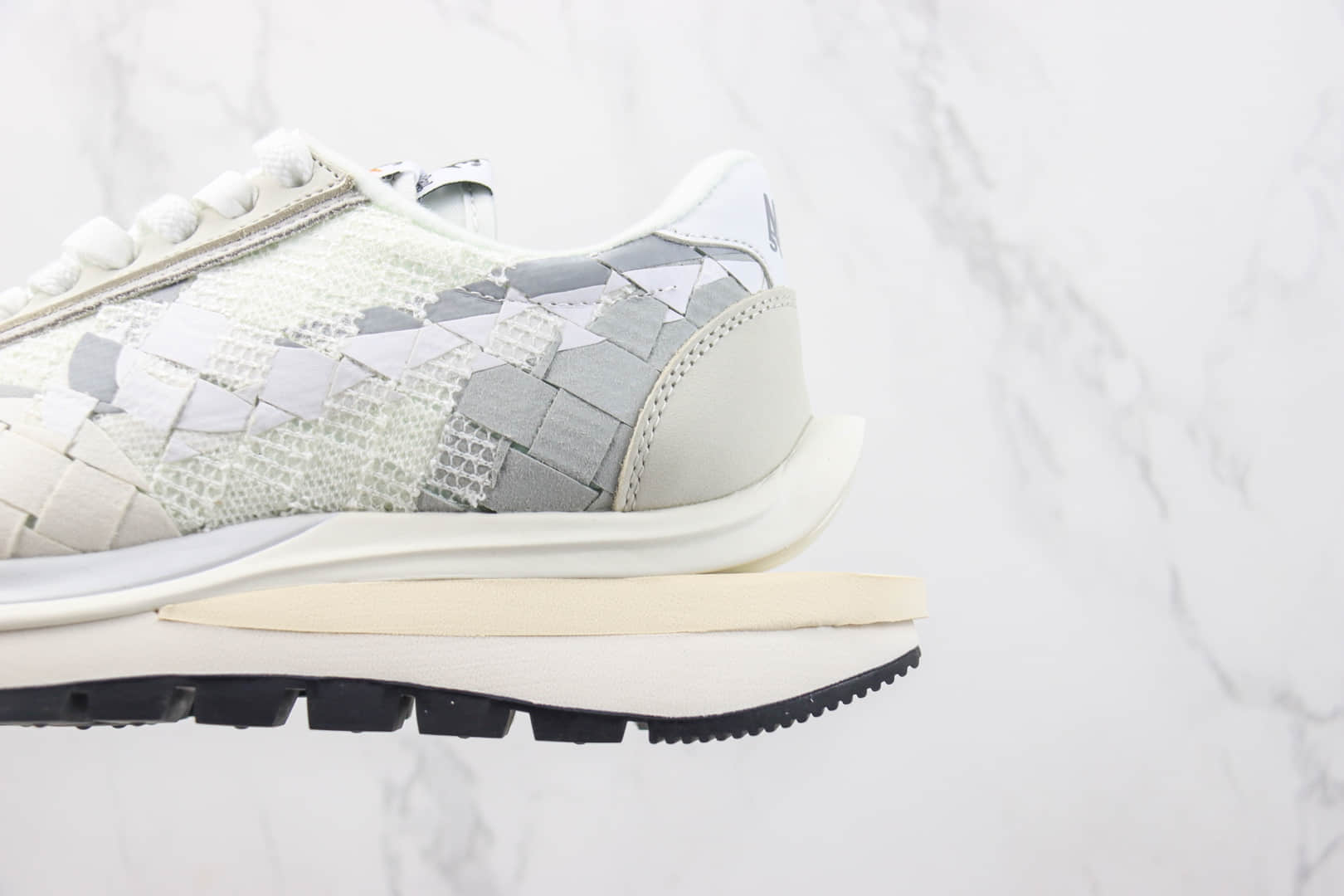 耐克Sacai x Nike Waffe Woven“White”纯原版本Sacai联名白灰棋盘格编织解构华夫鞋 莆田耐克货源 货号：DR5209-100