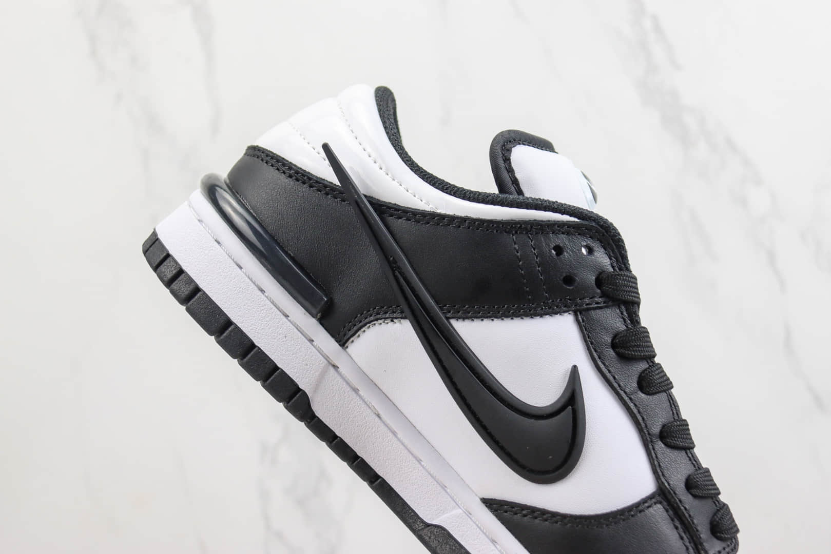 耐克Nike SB Dunk Low Twist“Panda”纯原版本低帮SB Dunk黑白熊猫立体勾子板鞋 莆田耐克货源 货号:DZ2794-001