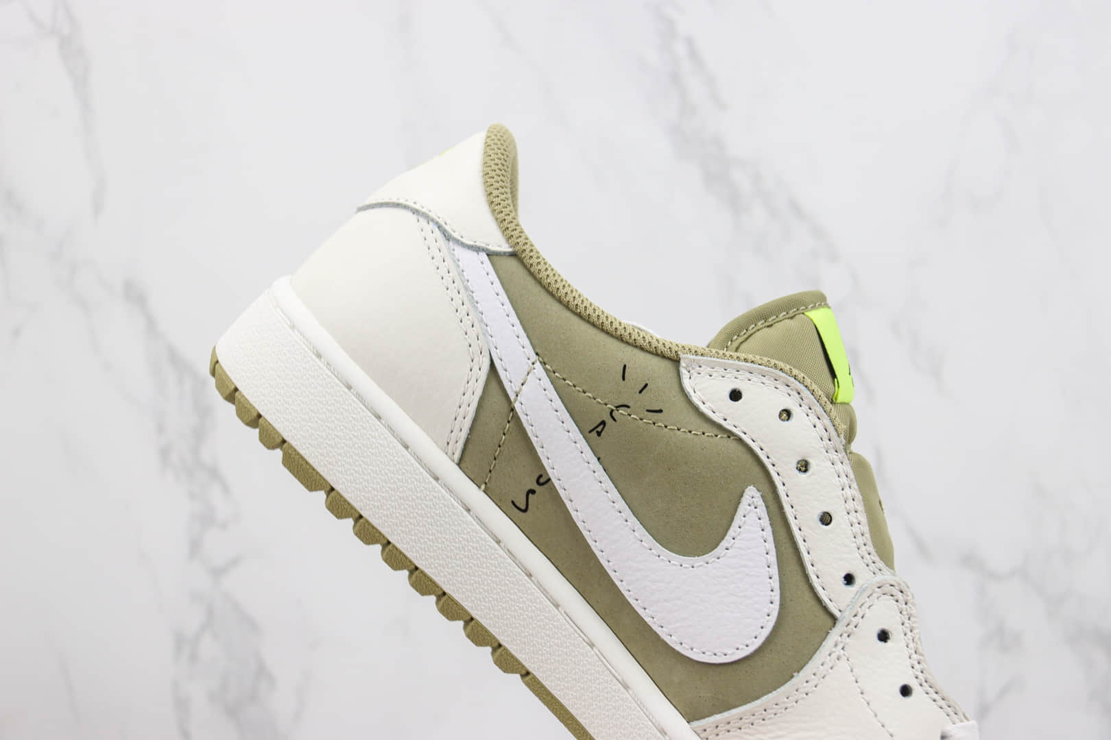 乔丹Travis Scott x Air Jordan 1 Low Golf纯原版本高尔夫AJ1低帮TS联名橄榄绿白黑倒钩板鞋 莆田AJ货源 货号:FZ3124-200