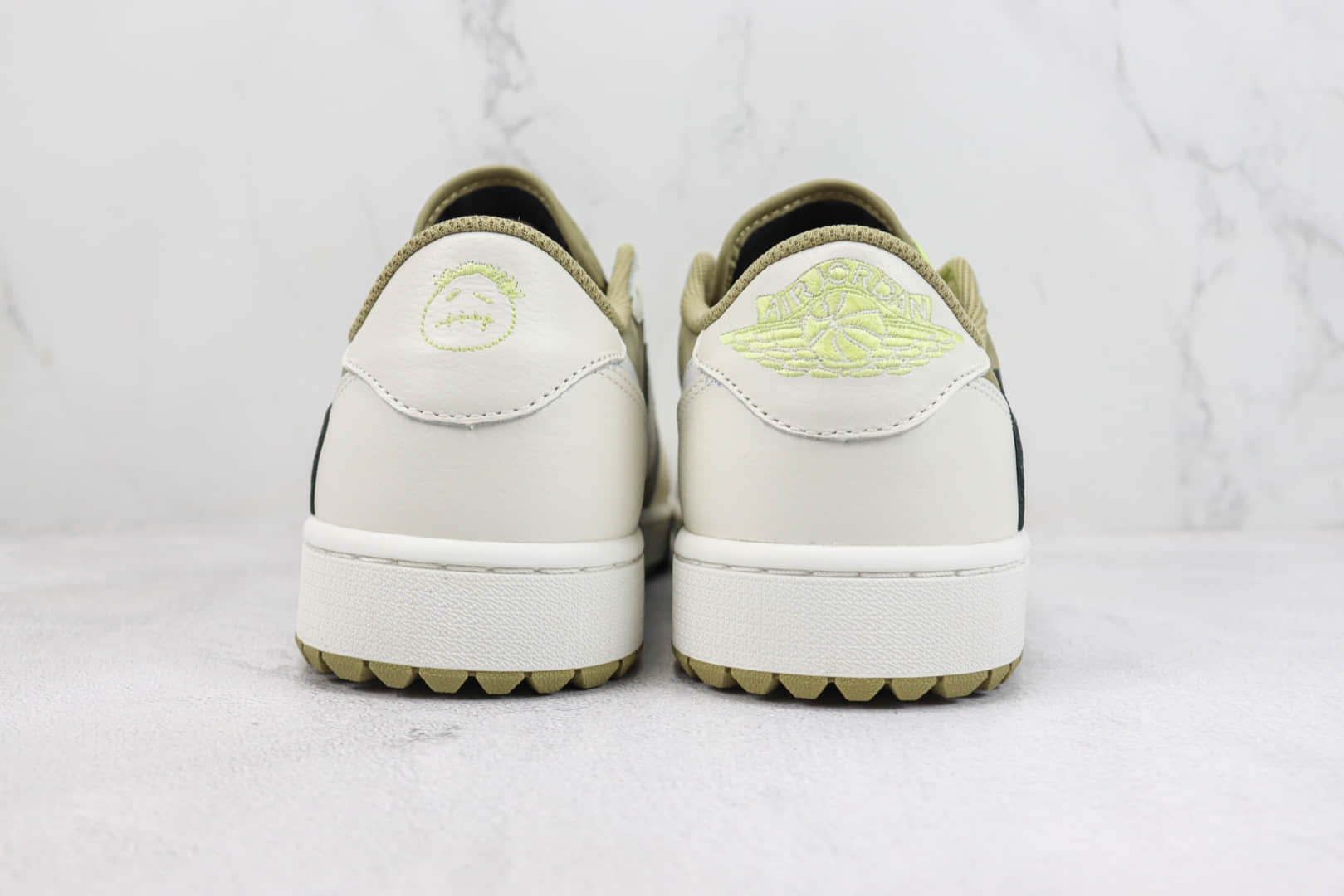 乔丹Travis Scott x Air Jordan 1 Low Golf纯原版本高尔夫AJ1低帮TS联名橄榄绿白黑倒钩板鞋 莆田AJ货源 货号:FZ3124-200