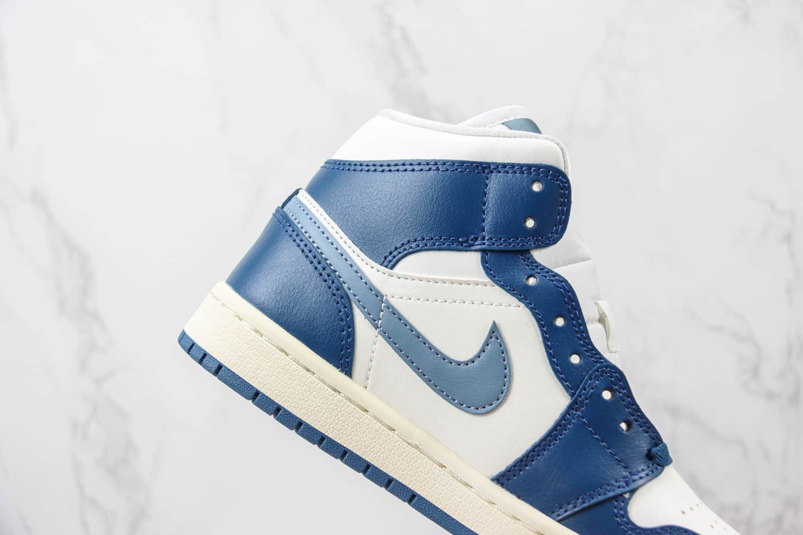 乔丹Air Jordan 1 Mid纯原版本中帮AJ1白深蓝篮球鞋 莆田AJ货源 货号:BQ6472-414