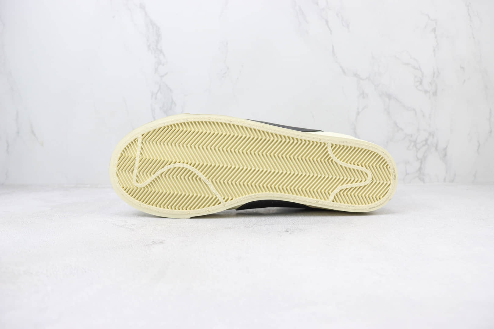 耐克Off-White X Nike Blazer Mid纯原版本中帮开拓者OW联名板鞋 莆田耐克货源 货号:AA3832-100