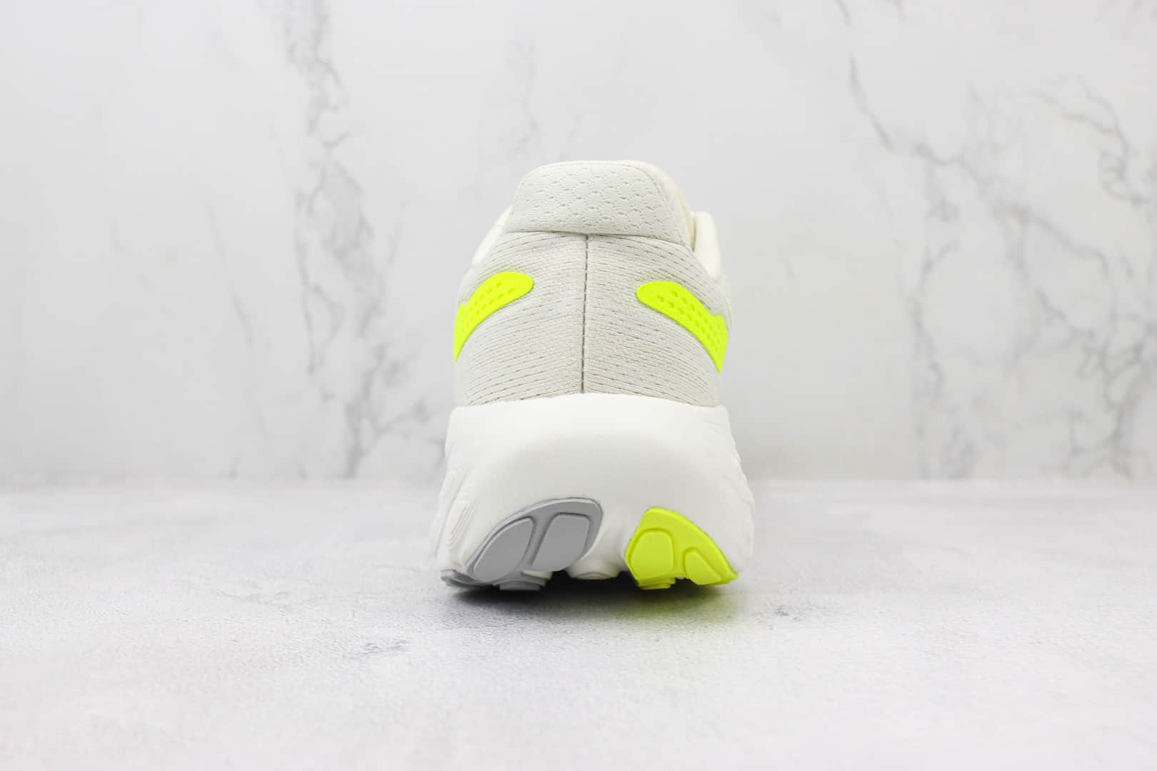 新百伦New Balance Fresh Foam 1080纯原版本NB1080米黄色透气跑鞋 莆田新百伦货源 货号：M1080F13