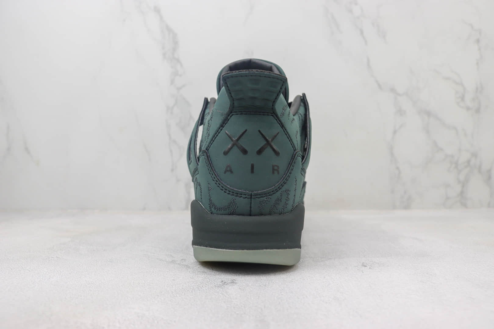 乔丹KAWS x Air Jordan 4 Retro “Kaws Black”纯原版本暴力熊联名AJ4复古绿篮球鞋 莆田AJ货源 货号：930155-001