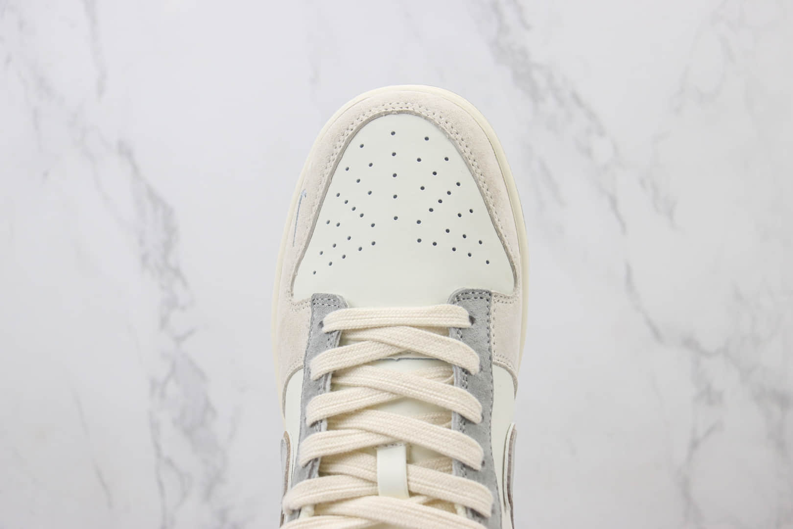 耐克Nike SB Dunk Low纯原版本低帮SB Dunk米灰色麂皮板鞋 莆田耐克工厂 货号：JH8037-924