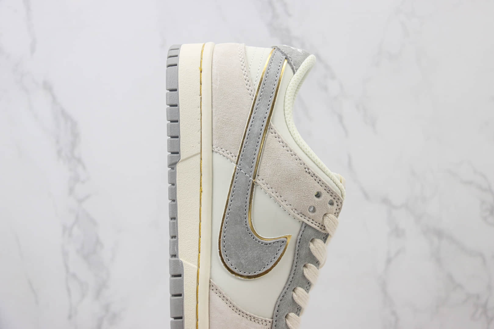 耐克Nike SB Dunk Low纯原版本低帮SB Dunk米灰色麂皮板鞋 莆田耐克工厂 货号：JH8037-924