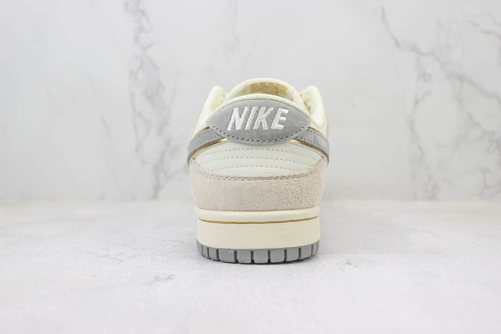 耐克Nike SB Dunk Low纯原版本低帮SB Dunk米灰色麂皮板鞋 莆田耐克工厂 货号：JH8037-924