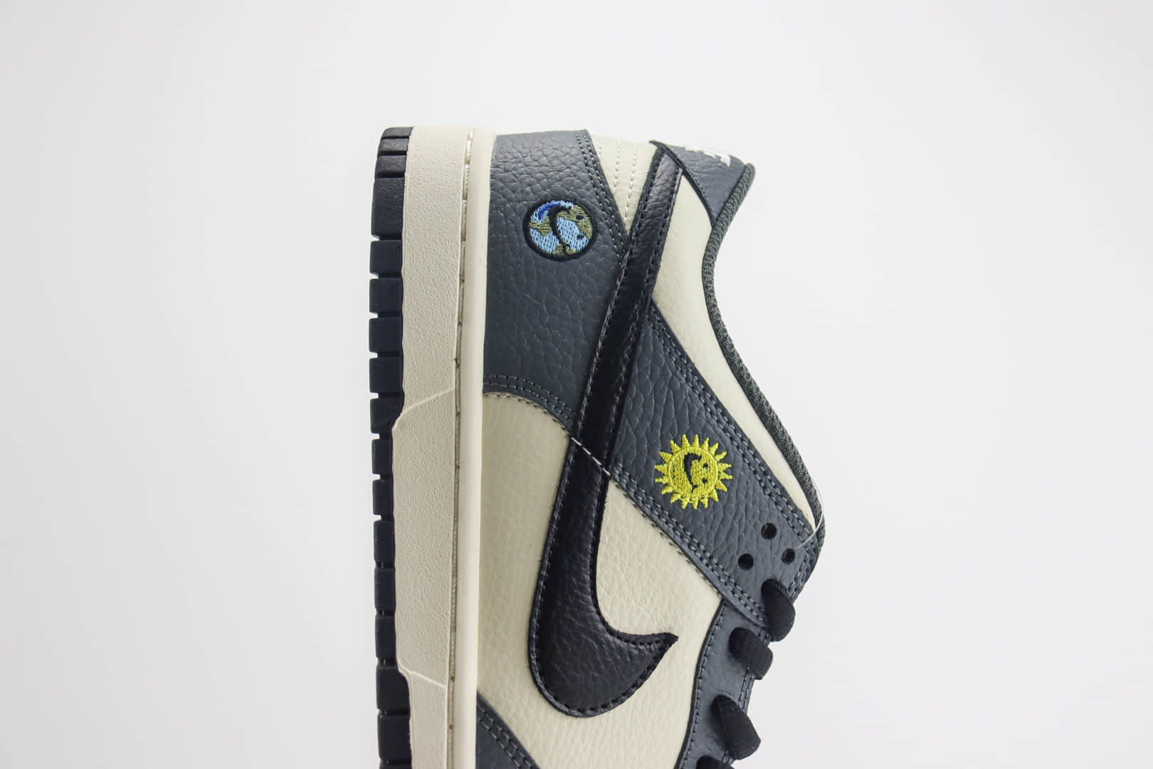 耐克Nike Dunk Low纯原版本低帮Dunk白灰黑地球笑脸板鞋 莆田天花板Dunk 货号：BB1609-116