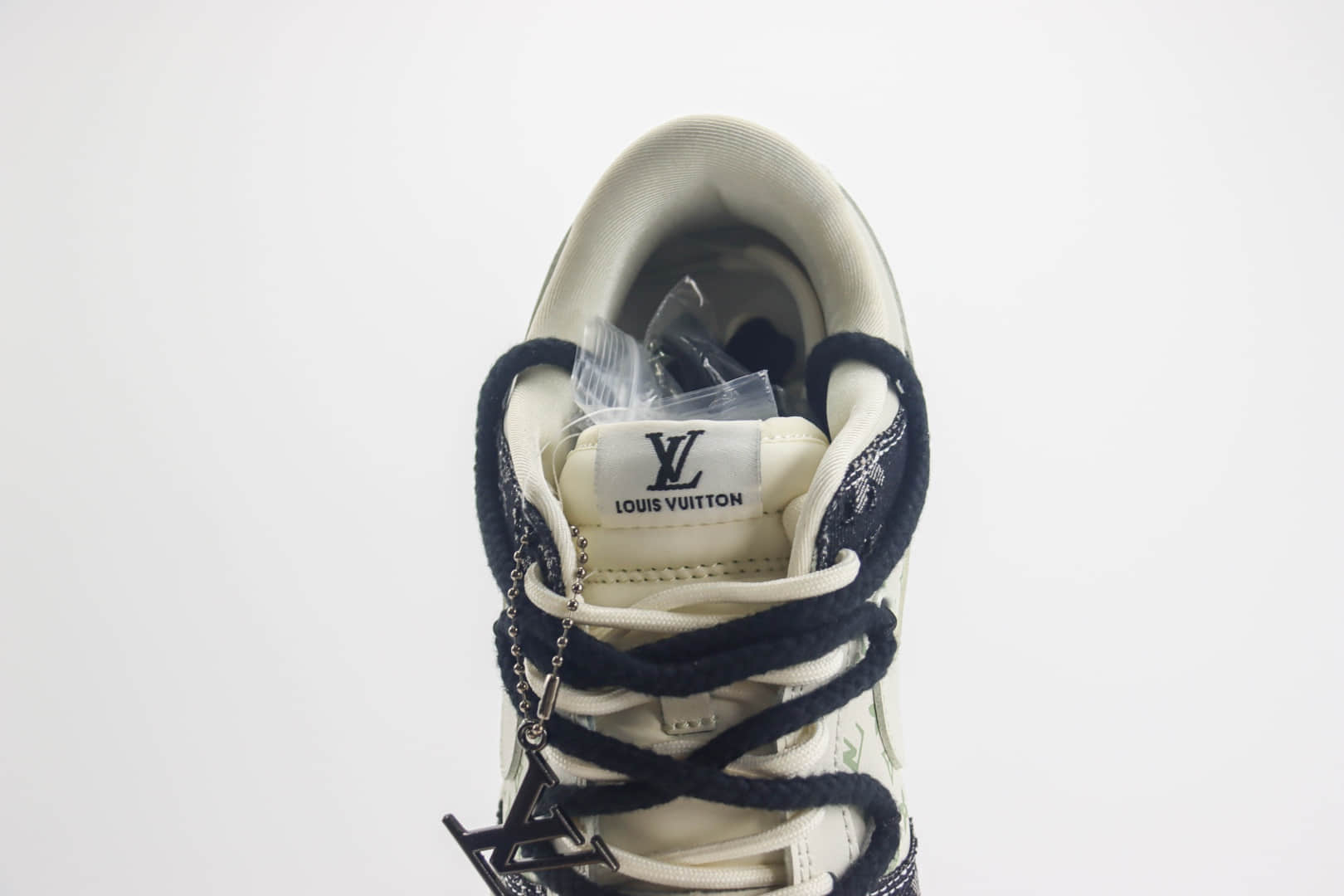 耐克Louis Vuitton x Nike Dunk Low纯原版本路易威登LV联名Dunk黑白牛仔老花解构板鞋 莆田耐克货源 货号:SJ2068-238