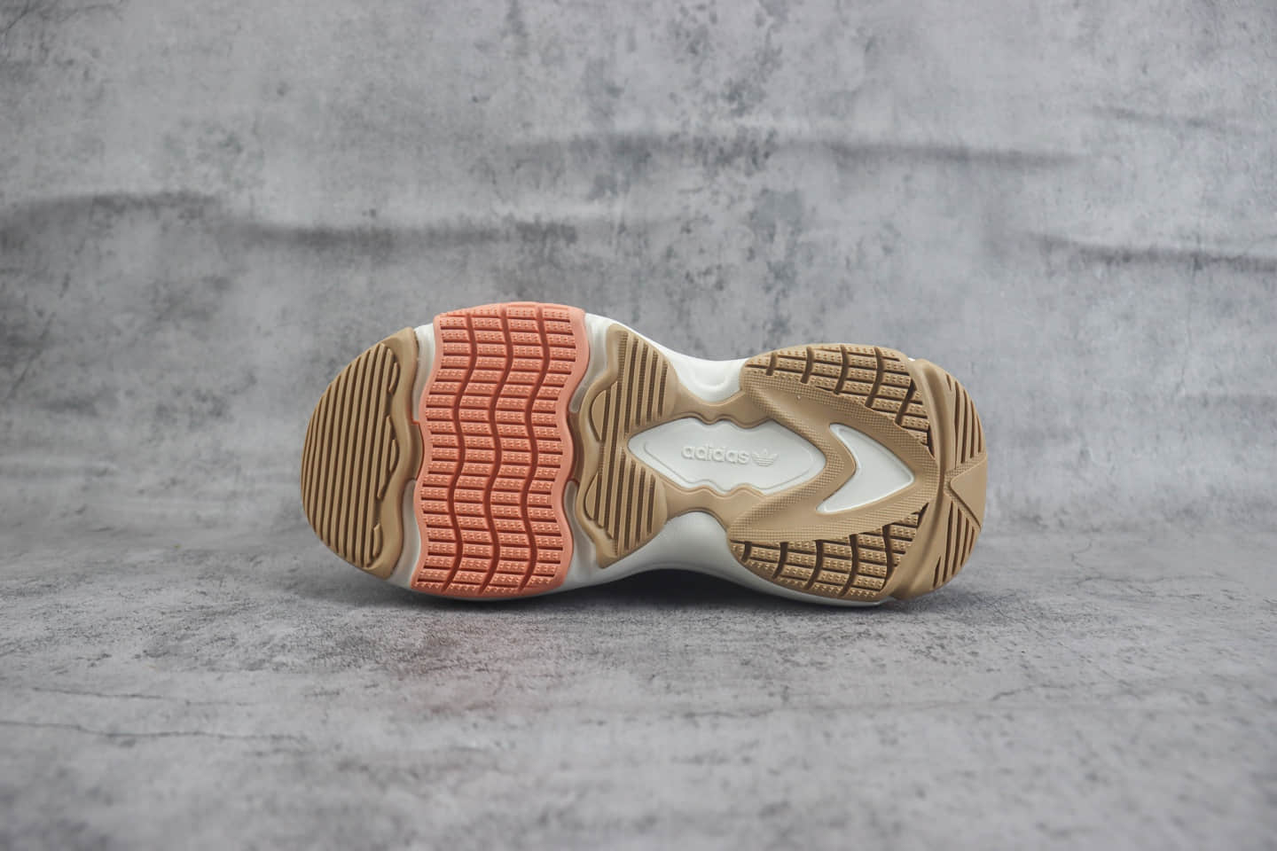阿迪达斯adidas originals Ozgaia3.0纯原版本三叶草米粉色老爹鞋 莆田阿迪达斯货源 货号：JI4283