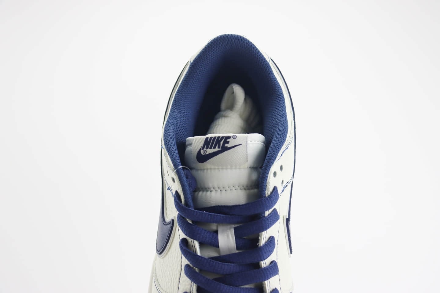 耐克Supreme x Nike SB Dunk Low纯原版本低帮SB Dunk联名LV白蓝板鞋 莆田耐克货源 货号:RM2308-238