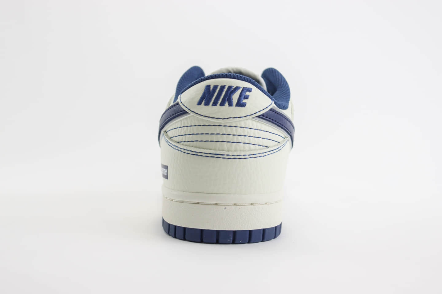 耐克Supreme x Nike SB Dunk Low纯原版本低帮SB Dunk联名LV白蓝板鞋 莆田耐克货源 货号:RM2308-238