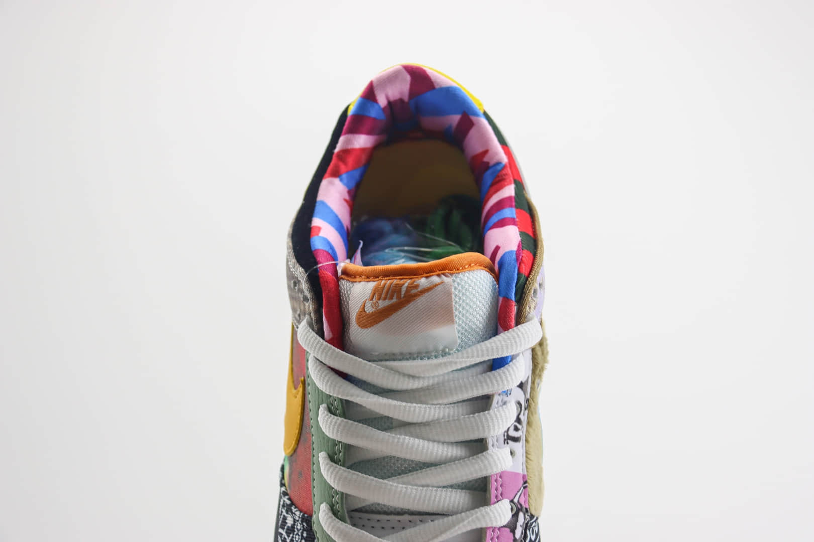 耐克Nike SB Dunk Low纯原版本低帮SB Dunk彩色拼接鸳鸯爆裂纹鸽子板鞋 莆田耐克工厂 货号：FD8776-666