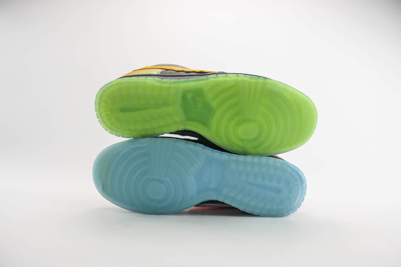 耐克Nike SB Dunk Low纯原版本低帮SB Dunk彩色拼接鸳鸯爆裂纹鸽子板鞋 莆田耐克工厂 货号：FD8776-666