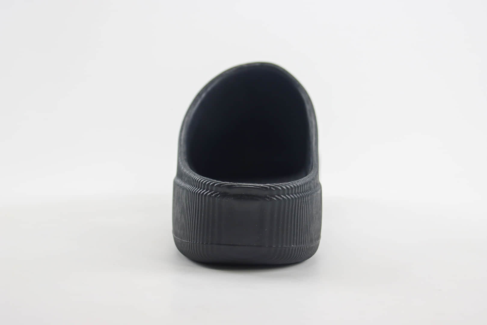 阿迪达斯adidas adiFOM Superstar Mule纯原版本贝壳头黑白一脚蹬半拖鸭掌鞋 莆田阿迪达斯货源 货号：IG8277